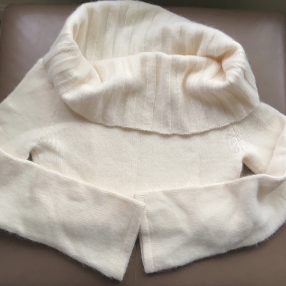 EUC Luxurious Cream/Winter White Cowl Neck Sweater - Picture 4 of 5